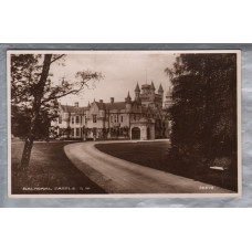 `Balmoral Castle S.W` - Aberdeenshire - Postally Unused - Valentine & Sons Ltd Postcard.