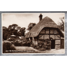 `The Thatched Cottage, Brockenhurst` - Postally Unused - Sweetman Postcard