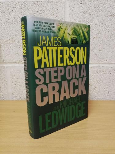 `Step on a Crack` by James Patterson & Michael Ledwidge - First UK Edition - First Print - Hardback - Headline Publishing - 2007