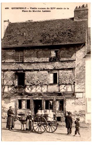 `469. Quimperle. Vieille maison du XIV siecle de la Place du Marche. Laitiere` - Postally Unused - Collection Villard Postcard