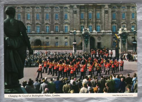 `Changing the Guard at Buckingham Palace, London` - Postally Unused - Kardorama (John Hinde) Postcard
