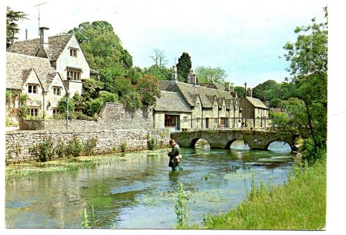 `The Craftsman's Calling and River Coln, Bibury` - Postally Unused - Judges Postcard.