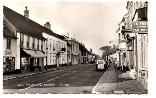 `High Street, New Romney` - Postally Used - ?? ?? ?? ?? New Romney Postmark - Shoesmith & Etheridge Postcard